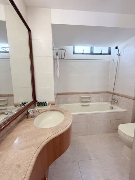 Regent Grove Condominium For Sale at S$ 1,350,000 | PropertyGuru Singapore - Bathroom