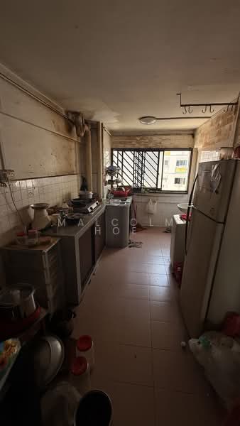 338 Bukit Batok Street 34 HDB Flat For Sale at S$ 500,000 | PropertyGuru Singapore - Kitchen