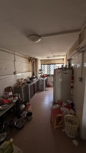 338 Bukit Batok Street 34 HDB Flat For Sale at S$ 500,000 | PropertyGuru Singapore - Kitchen