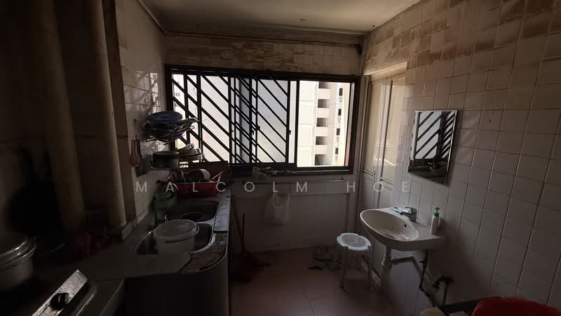 338 Bukit Batok Street 34 HDB Flat For Sale at S$ 500,000 | PropertyGuru Singapore - Kitchen