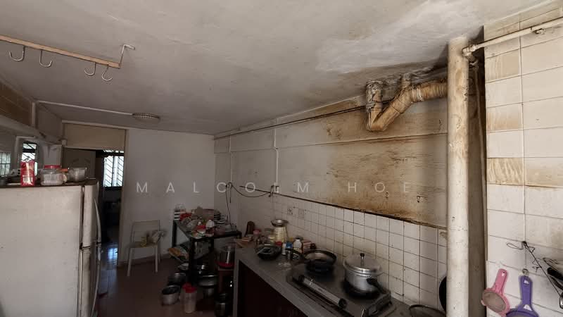 338 Bukit Batok Street 34 HDB Flat For Sale at S$ 500,000 | PropertyGuru Singapore - Kitchen