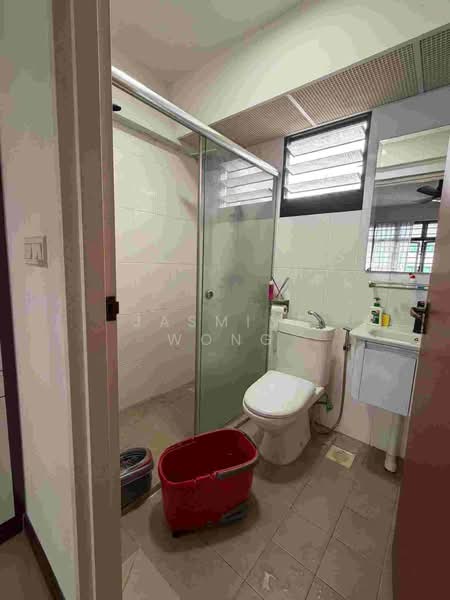 508A Yishun Avenue 4 HDB Flat For Sale at S$ 550,000 | PropertyGuru Singapore - Bathroom