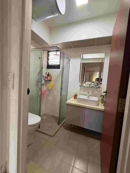 508A Yishun Avenue 4 HDB Flat For Sale at S$ 550,000 | PropertyGuru Singapore - Bathroom