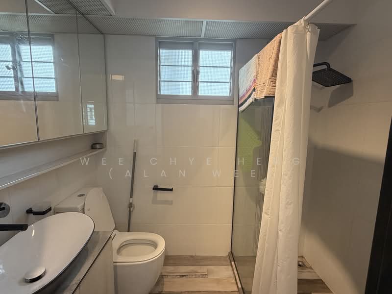 95A Henderson Road, 95A Henderson Road, 3 Bedrooms, 893 sqft, HDB Flat For Rent, by Wee Chye Heng (Alan Wee), 500063249 - Bathroom - PropertyGuru.com.sg