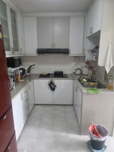 81A Lorong 4 Toa Payoh HDB Flat For Sale at S$ 1,000,000 | PropertyGuru Singapore - Kitchen
