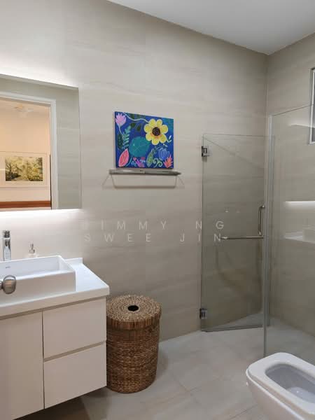 Costa Rhu Condominium For Sale at S$ 5,388,888 | PropertyGuru Singapore - bedroom 3 attached toilet