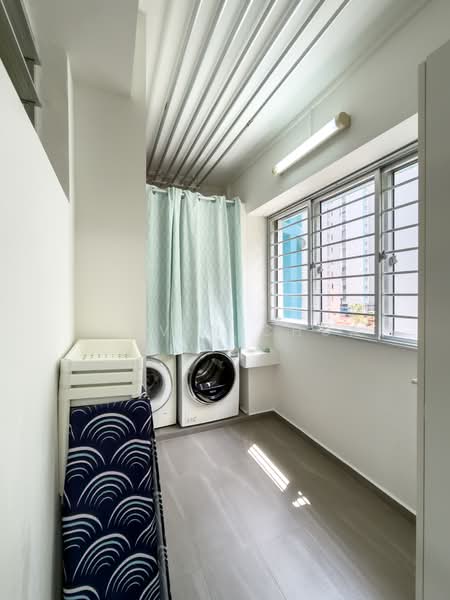 345 Kang Ching Road HDB Flat For Sale at S$ 660,000 | PropertyGuru Singapore - Service yard