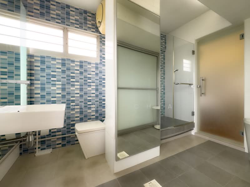 227 Serangoon Avenue 4 HDB Flat For Sale at S$ 590,000 | PropertyGuru Singapore - Bathroom