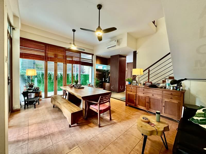 SEMI DETACHED HOUSE AT EASTWOOD DRIVE Semi-Detached House For Sale at S$ 4,200,000 | PropertyGuru Singapore - Dining Room