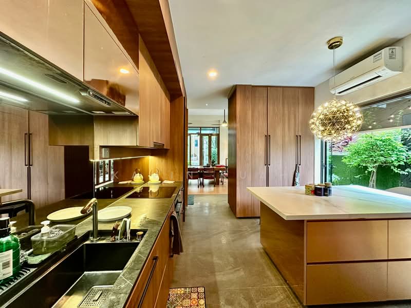 SEMI DETACHED HOUSE AT EASTWOOD DRIVE Semi-Detached House For Sale at S$ 4,200,000 | PropertyGuru Singapore - Kitchen