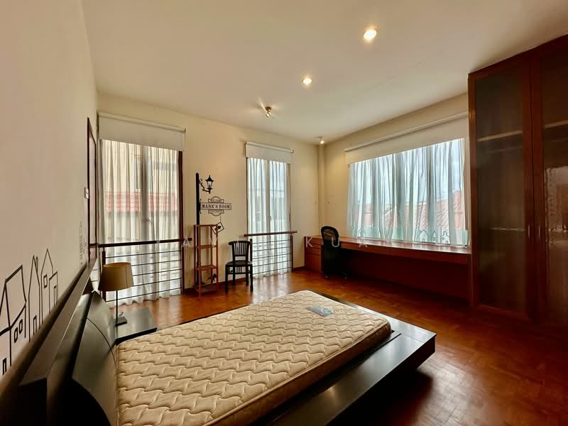 SEMI DETACHED HOUSE AT EASTWOOD DRIVE Semi-Detached House For Sale at S$ 4,200,000 | PropertyGuru Singapore - Bedroom