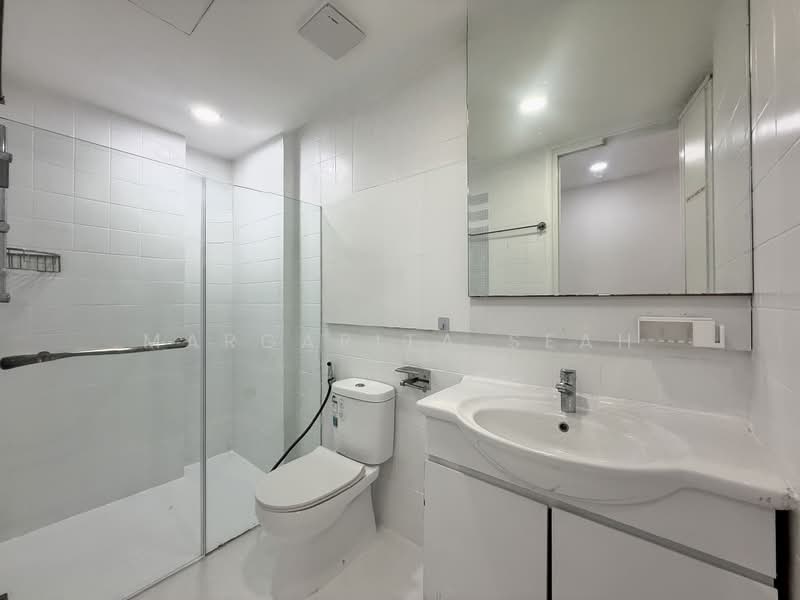 Dahlia Park Condo, 7 Flora Drive, 3 Bedrooms, 1,281 sqft, Condominium For Rent, by Margarita Seah, 500063288 - Common Bath - PropertyGuru.com.sg