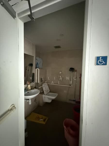 Hexacube, 160 Changi Road, 710 sqft, Food & Beverage For Rent, by MJ ZHUO, 500063297 - Bathroom - CommercialGuru.com.sg