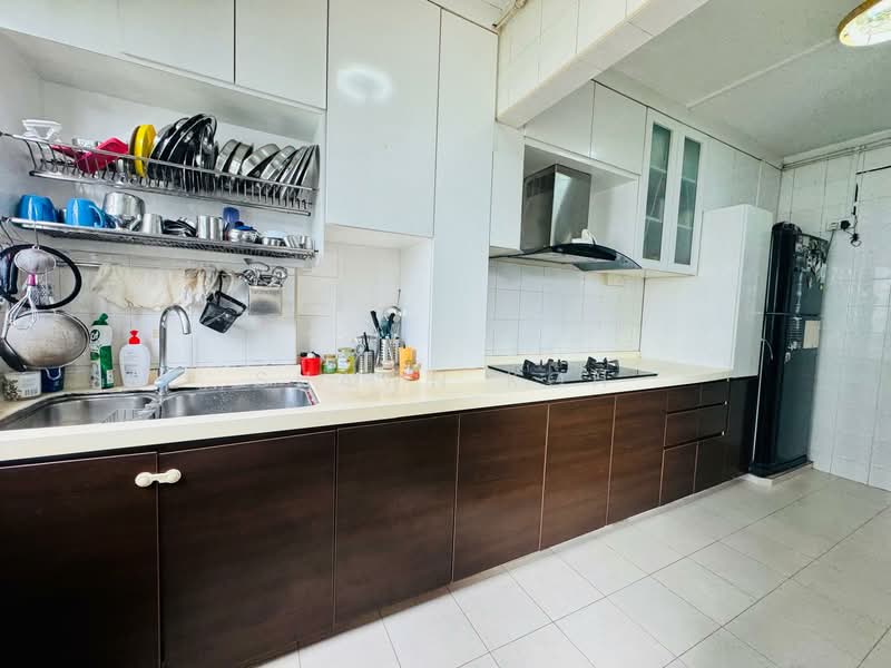 632 Woodlands Ring Road HDB Flat For Sale at S$ 580,000 | PropertyGuru Singapore - Kitchen
