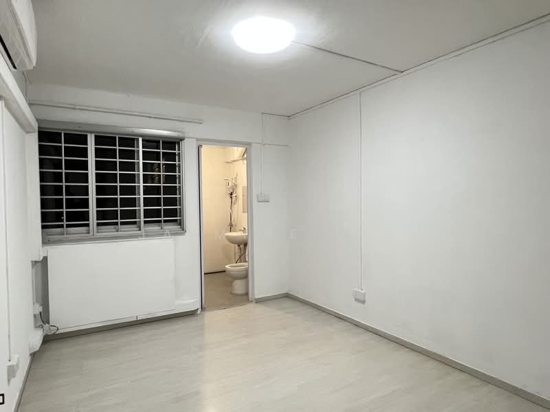 612 Yishun Street 61 HDB Flat For Sale at S$ 550,000 | PropertyGuru Singapore - Bathroom