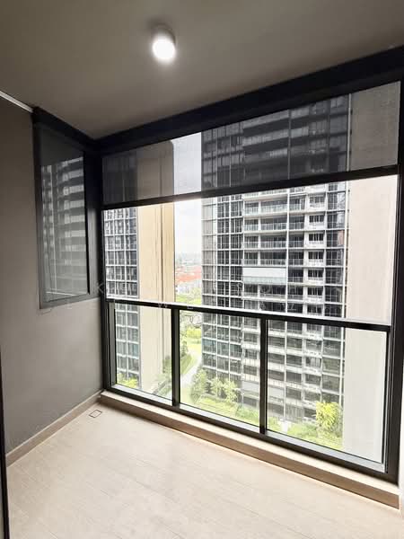 Fully usable balcony with ziptrack blind