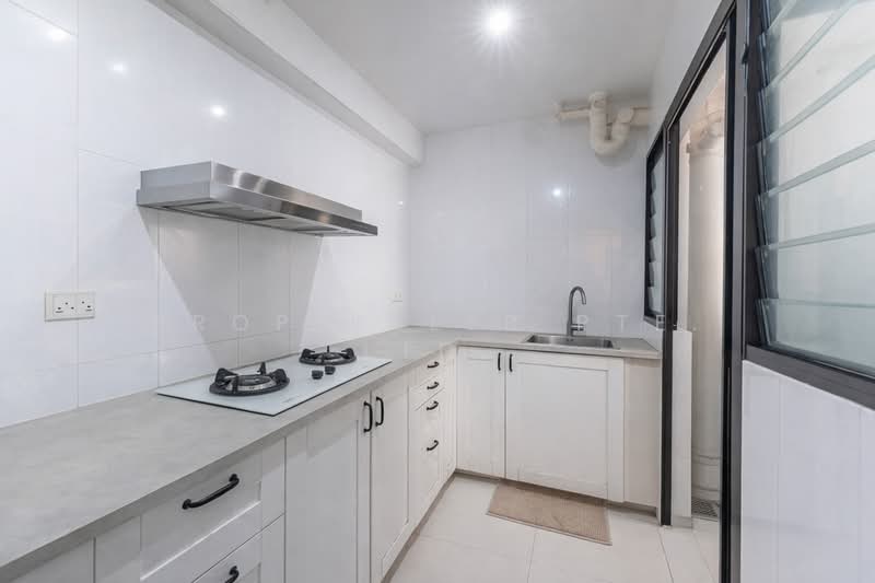 605B Tampines Street 61 HDB Flat For Sale at S$ 580,000 | PropertyGuru Singapore - Kitchen