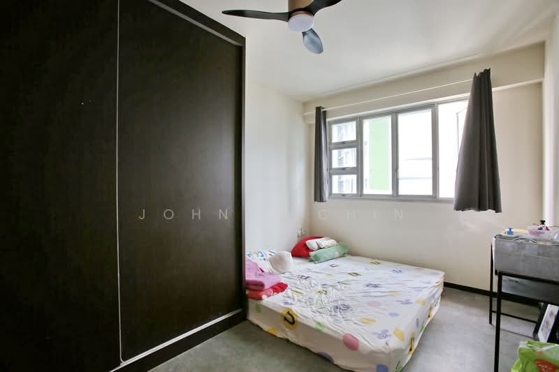 185B Woodlands Street 13 HDB Flat For Sale at S$ 570,000 | PropertyGuru Singapore - Bedroom