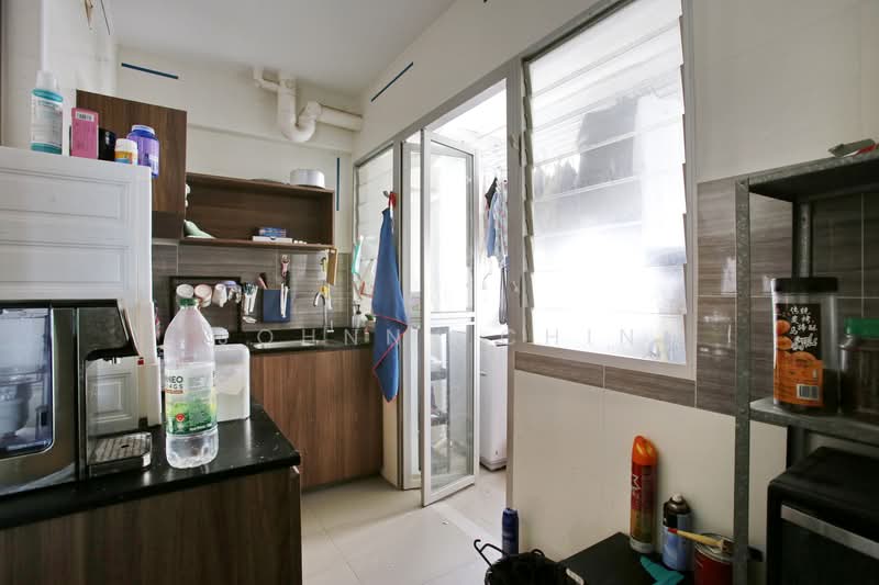 185B Woodlands Street 13 HDB Flat For Sale at S$ 570,000 | PropertyGuru Singapore - Kitchen