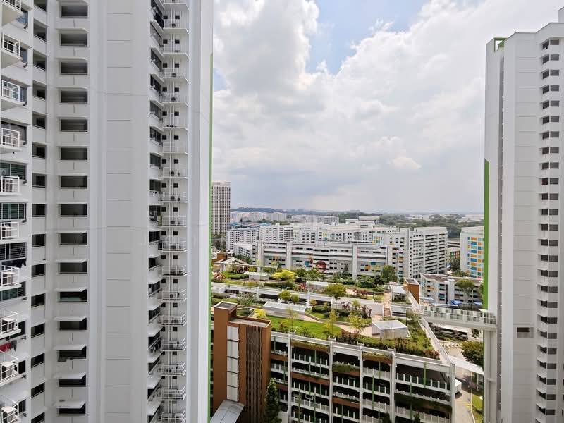 185B Woodlands Street 13 HDB Flat For Sale at S$ 570,000 | PropertyGuru Singapore - Exterior