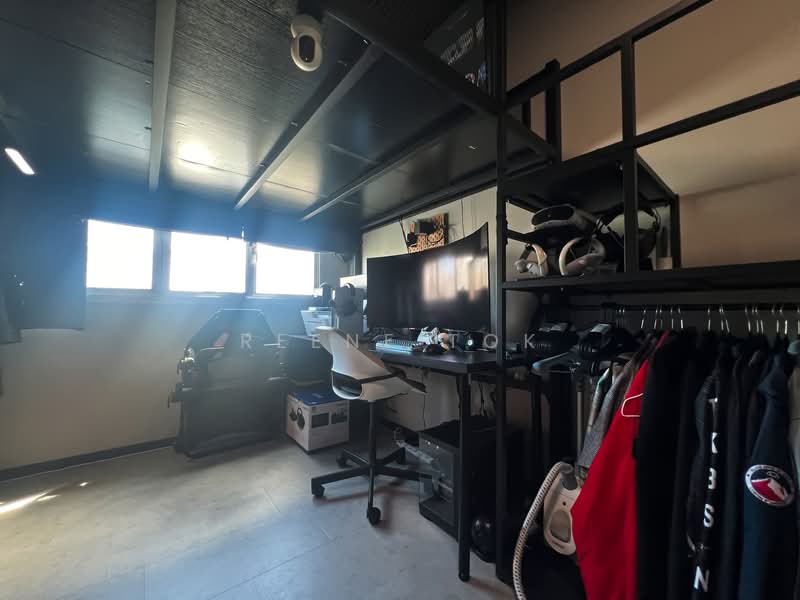 456 Yishun Street 41 HDB Flat For Sale at S$ 490,000 | PropertyGuru Singapore - Study