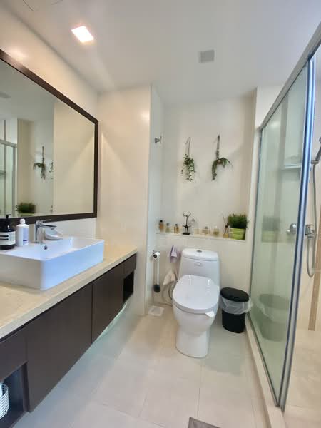 Symphony Heights, 33 Hume Avenue, 2 Bedrooms, 990 sqft, Condominium For Rent, by Christine Leng凌陈冰如, 500063330 - Bathroom - PropertyGuru.com.sg