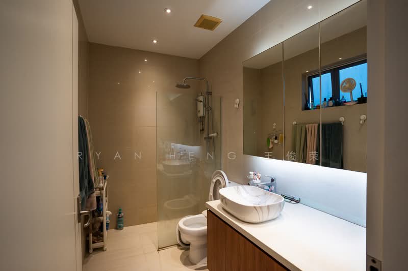 Open House – Fully Renovated 4-Bedroom Family Haven | Move-In Ready!, , 4 Bedrooms, 2,500 sqft, Terraced House For Sale, by Ryan Heng 王俊荣, 500063342 - Bathroom - PropertyGuru.com.sg