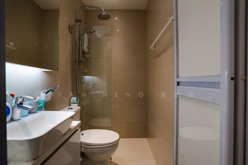 Open House – Fully Renovated 4-Bedroom Family Haven | Move-In Ready!, , 4 Bedrooms, 2,500 sqft, Terraced House For Sale, by Ryan Heng 王俊荣, 500063342 - Bathroom - PropertyGuru.com.sg