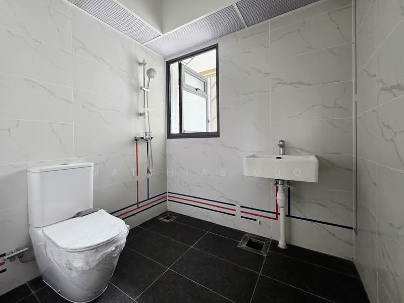 956B Tampines Street 96, Street 96, 3 Bedrooms, 1,249 sqft, HDB Flat For Rent, by Matthias Guo, 500063344 - Bathroom - PropertyGuru.com.sg