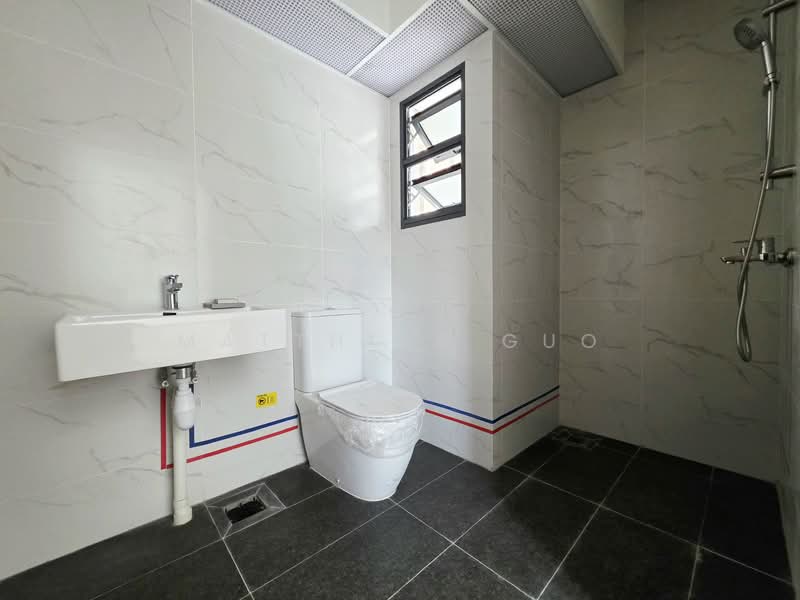 956B Tampines Street 96, Street 96, 3 Bedrooms, 1,249 sqft, HDB Flat For Rent, by Matthias Guo, 500063344 - Master Bathroom - PropertyGuru.com.sg