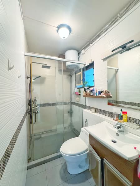 532 Jelapang Road HDB Flat For Sale at S$ 1,030,000 | PropertyGuru Singapore - Bathroom