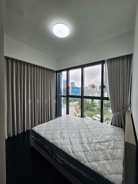 120 Grange, 120 Grange Road, 2 Bedrooms, 678 sqft, Condominium For Rent, by Brenda Teo, 500063351 - Bedroom - PropertyGuru.com.sg