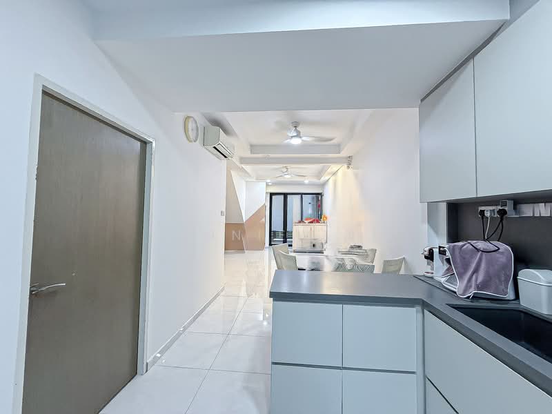 Thomson Garden Estate Terraced House For Sale at S$ 4,288,888 | PropertyGuru Singapore - Kitchen