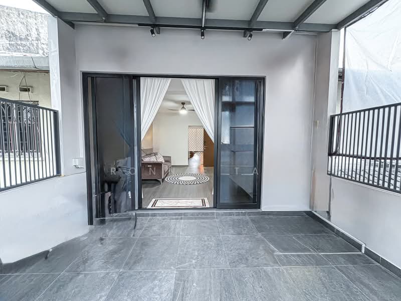 Thomson Garden Estate Terraced House For Sale at S$ 4,288,888 | PropertyGuru Singapore - Living Room