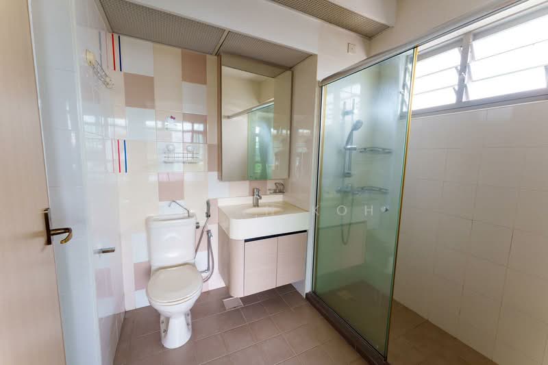 306A Punggol Place HDB Flat For Sale at S$ 818,000 | PropertyGuru Singapore - Bathroom