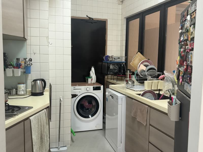 Bayshore Park Condominium For Sale at S$ 1,300,000 | PropertyGuru Singapore - Kitchen