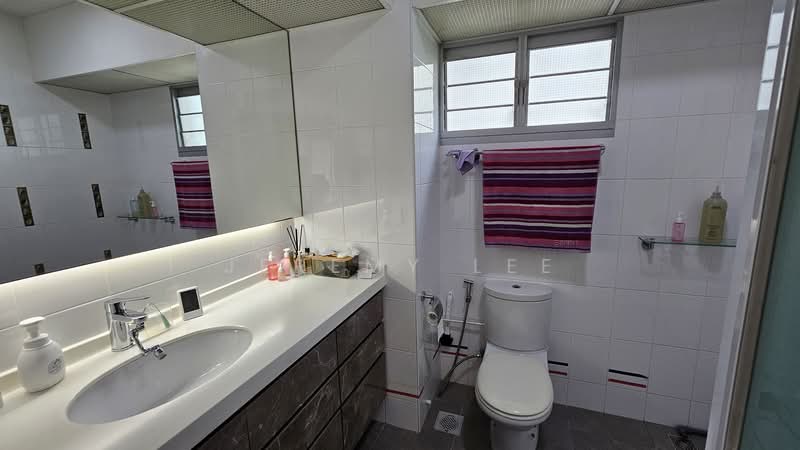 416 Clementi Avenue 1 HDB Flat For Sale at S$ 1,200,000 | PropertyGuru Singapore - Bathroom