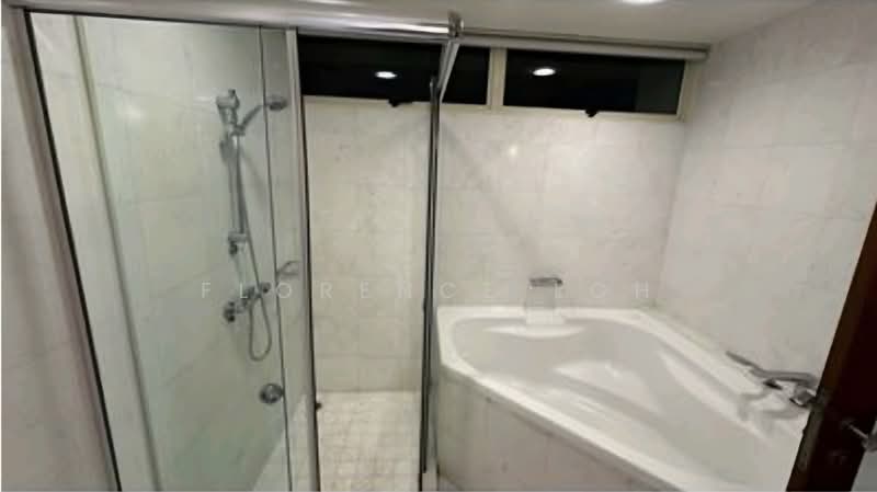 Bukit Timah / Hillcrest Road, , 5 Bedrooms, 2,831 sqft, Semi-Detached House For Rent, by Florence Loh, 500063371 - Bathroom - PropertyGuru.com.sg