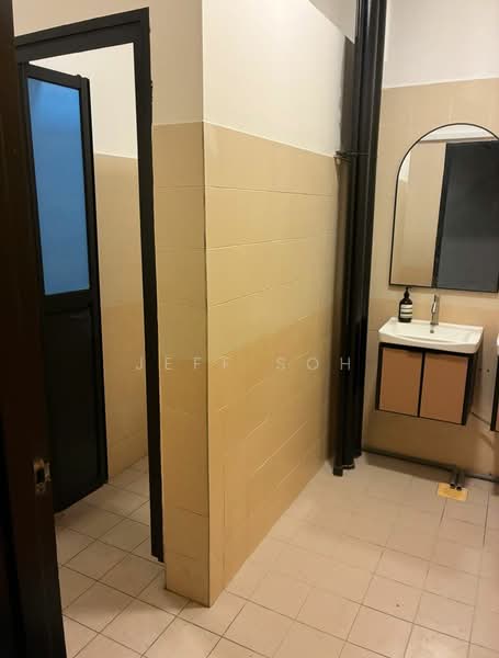 Paya Ubi Industrial Park, 53 Ubi Avenue 1, 120 sqft, Light Industrial (B1) For Rent, by Jeff Soh, 500063378 - Bathroom - CommercialGuru.com.sg