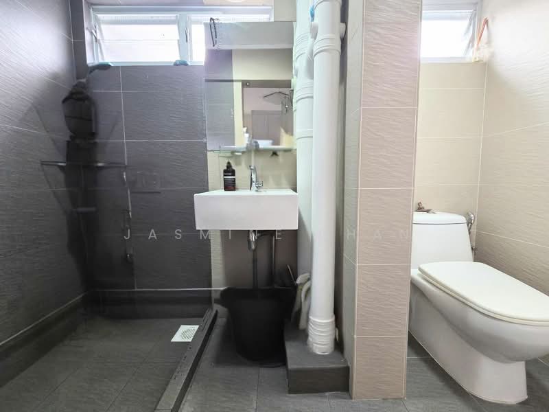 33 Marine Crescent HDB Flat For Sale at S$ 520,000 | PropertyGuru Singapore - Bathroom