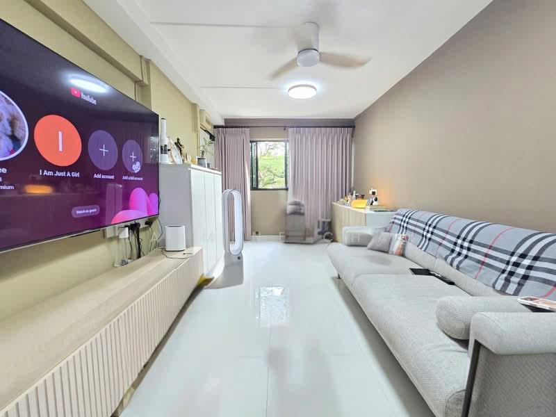 33 Marine Crescent HDB Flat For Sale at S$ 520,000 | PropertyGuru Singapore - Living Room
