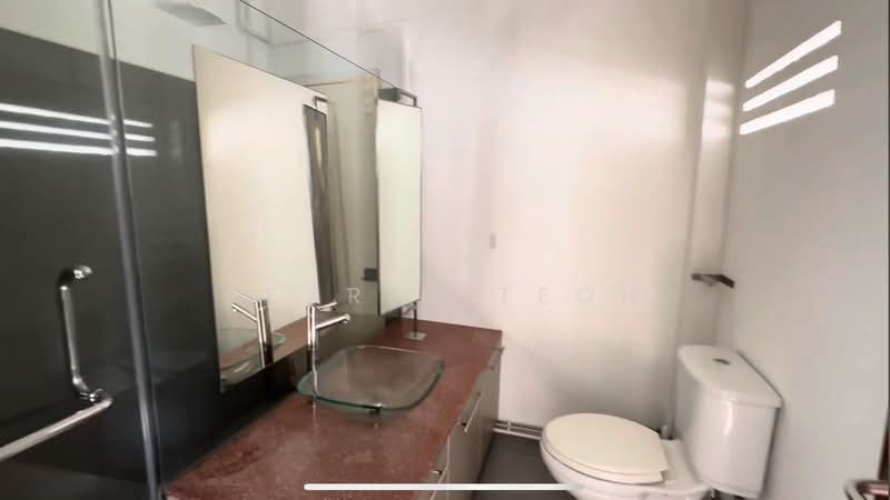 Walkup Apartment at River Valley Road Walk-up Apartment For Sale at S$ 1,990,000 | PropertyGuru Singapore - Bathroom