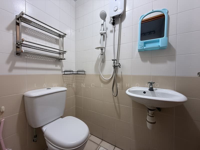 The Floravale, 218 Westwood Avenue, Room Rental, 100 sqft, Executive Condominium For Rent, by Lawrence Zhong, 500063418 - Common Bathroom - PropertyGuru.com.sg