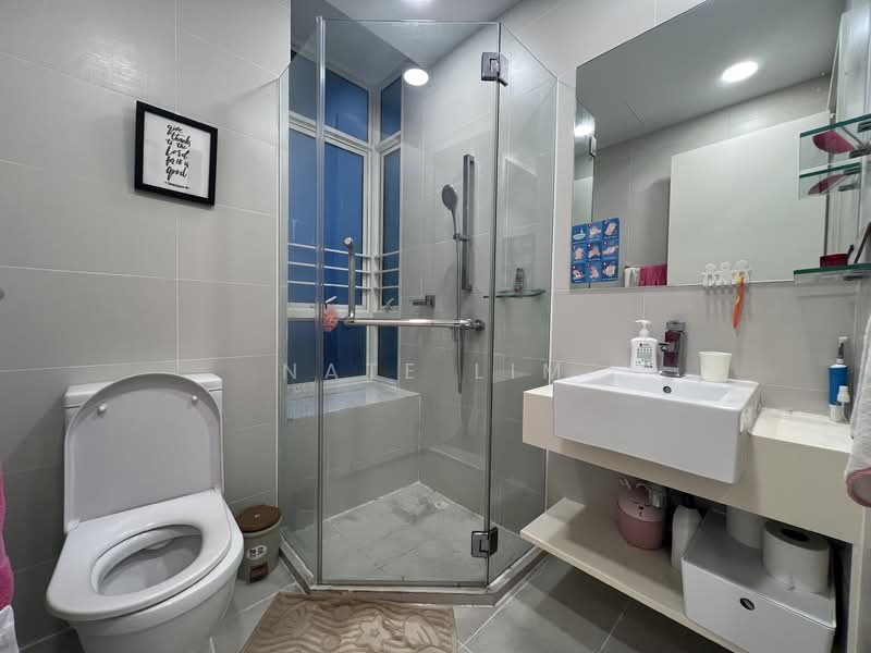 The Cascadia, 927 Bukit Timah Road, 2 Bedrooms, 1,162 sqft, Condominium For Rent, by Nate Lim, 500063423 - Bathroom - PropertyGuru.com.sg