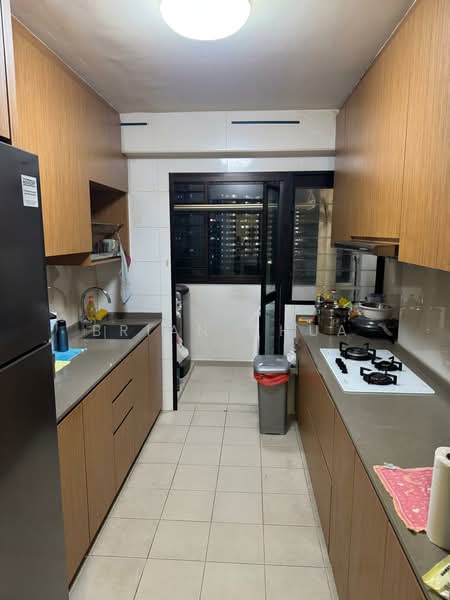 122A Edgedale Plains HDB Flat For Sale at S$ 760,000 | PropertyGuru Singapore - Kitchen