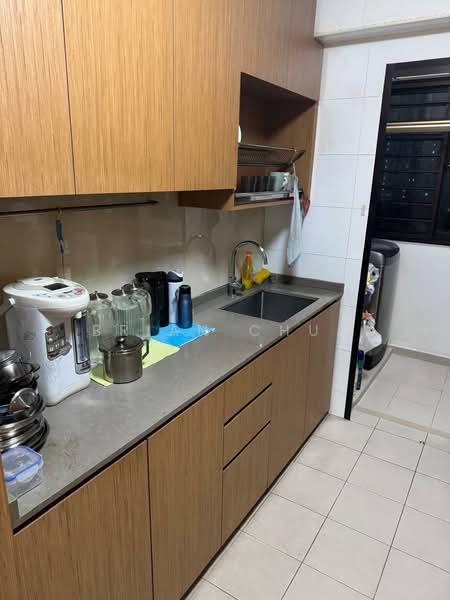 122A Edgedale Plains HDB Flat For Sale at S$ 760,000 | PropertyGuru Singapore - Kitchen
