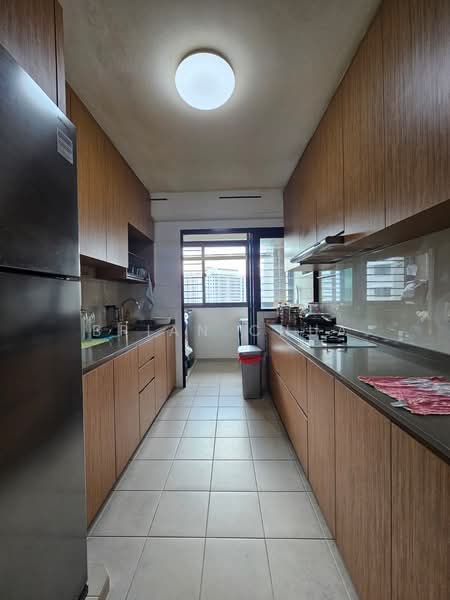 122A Edgedale Plains HDB Flat For Sale at S$ 760,000 | PropertyGuru Singapore - Kitchen