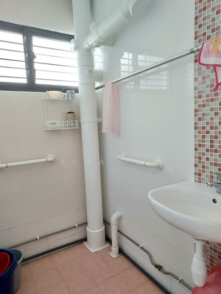 410 Pandan Gardens, 410 Pandan Gardens, Room Rental, 150 sqft, HDB Flat For Rent, by Aida Tay, 500063450 - Bathroom - PropertyGuru.com.sg