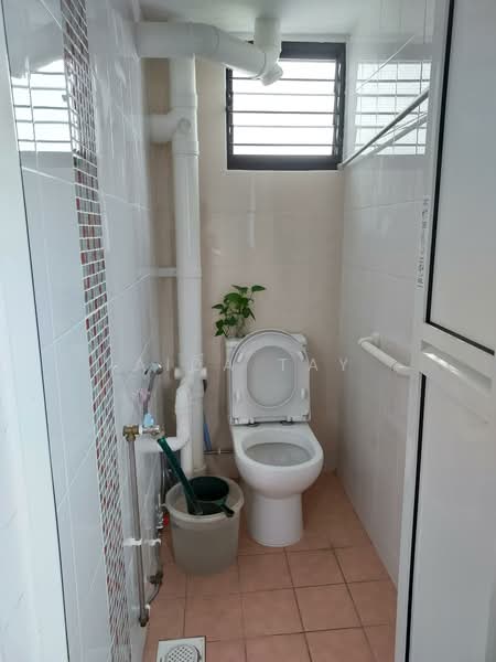 410 Pandan Gardens, 410 Pandan Gardens, Room Rental, 150 sqft, HDB Flat For Rent, by Aida Tay, 500063450 - Bathroom - PropertyGuru.com.sg