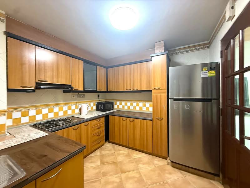 Freehold $13xx per sqft 4 Room 2250 sqft Penthouse near Ai Tong & 2 MRT Condominium For Sale at S$ 2,990,000 | PropertyGuru Singapore - Kitchen